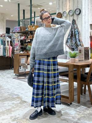 『グレー』が大人っぽ♡ 色んなボトムスと相性抜群！【グラデニット】