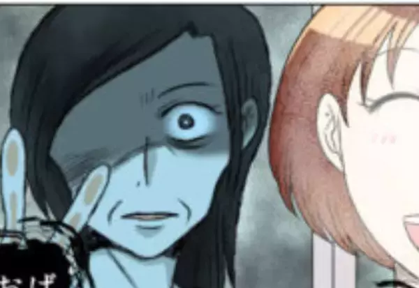 ママ友とカフェにいると…『窓に張りついた女性』に見られている！？⇒その瞬間”女性の正体”に気付き鳥肌…！