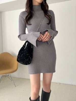 冬は『グレー』で大人っぽ！ キレイも可愛いも叶える【ニットワンピ】に注目♡