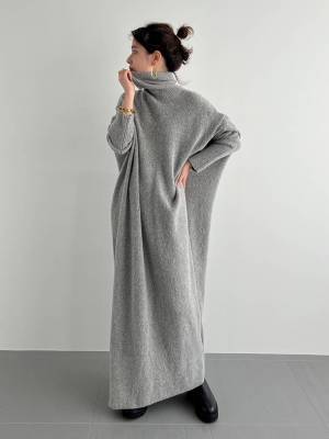 冬は『グレー』で大人っぽ！ キレイも可愛いも叶える【ニットワンピ】に注目♡