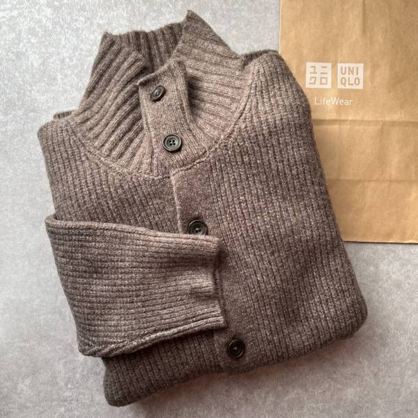 ＜待望の復活＞「かなり人気」で「今年バズっている」！！【ユニクロ】“優秀カーデ”紹介