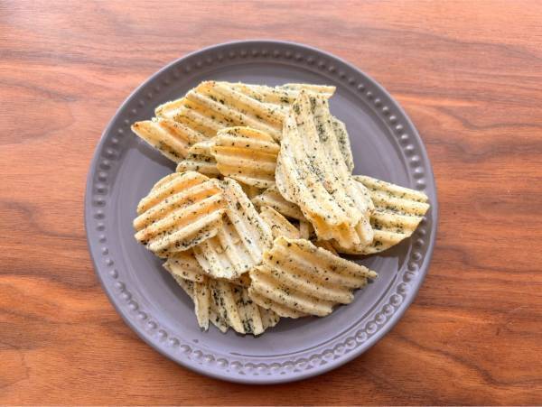 「パリッと」感が「絶品」で、手が止まらない！！【セブンイレブン】「食欲」そそる！“ポテトチップス韓国のり味”紹介