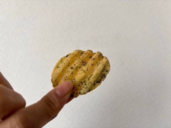 「パリッと」感が「絶品」で、手が止まらない！！【セブンイレブン】「食欲」そそる！“ポテトチップス韓国のり味”紹介