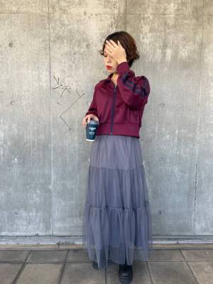 カジュアルと可愛いを両立♡大人女子注目の【トラックジャケット】