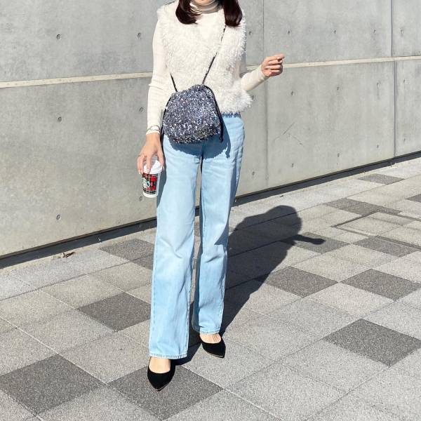 《とにかく脚がきれいに見える！》【ユニクロ】「美シルエット」「履き心地も◎」冬の”新作デニム”を発見