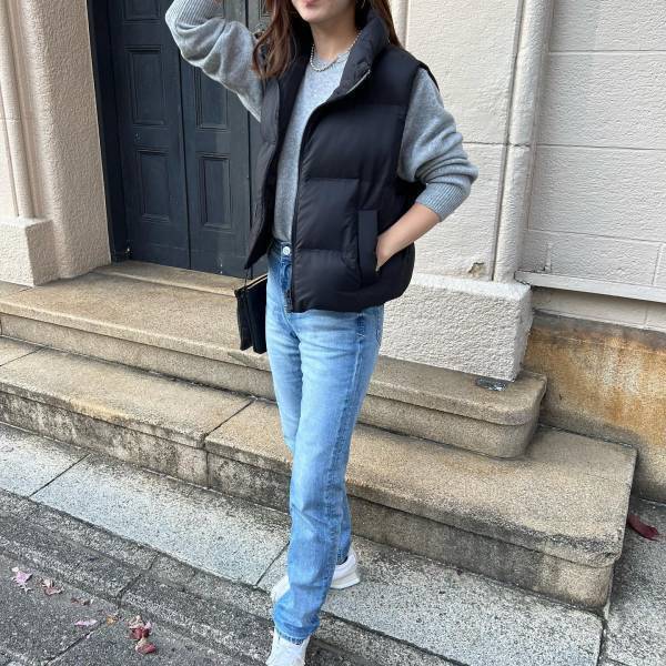 「シンプルに着回せる」「着膨れしない」グレーニットを【ユニクロ】で発見！「色違いも欲しい」くらいの”ニット”紹介