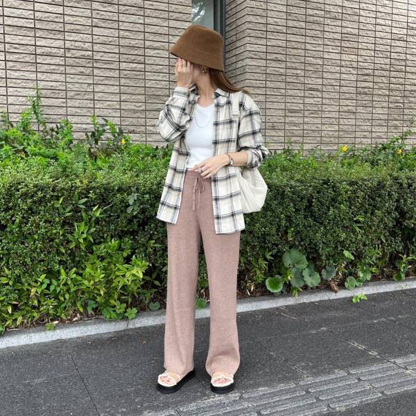 『売れる理由に納得！！』【ユニクロ】SNSでもバズった！「ニットリブパンツ」って？