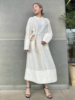 冬こそ『白』で！ デザイン性高め♡ アウター下に忍ばせたい【白ワンピ】