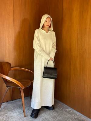 冬こそ『白』で！ デザイン性高め♡ アウター下に忍ばせたい【白ワンピ】