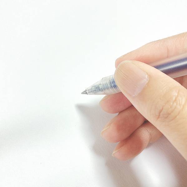 Instagramで人気！？【ダイソー】「ゲルインクボールペン」が安すぎて全色揃えたくなる♡