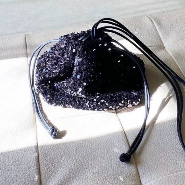 「なんか地味？」→ 解決！一点投入で華やかに映える♡【キラキラアイテム】