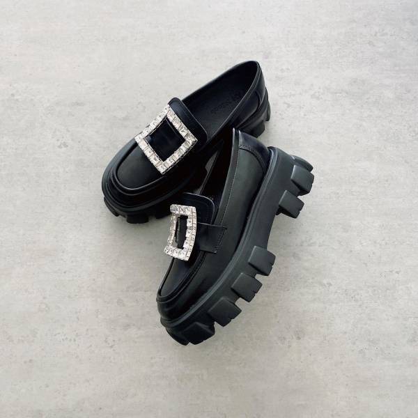 「なんか地味？」→ 解決！一点投入で華やかに映える♡【キラキラアイテム】