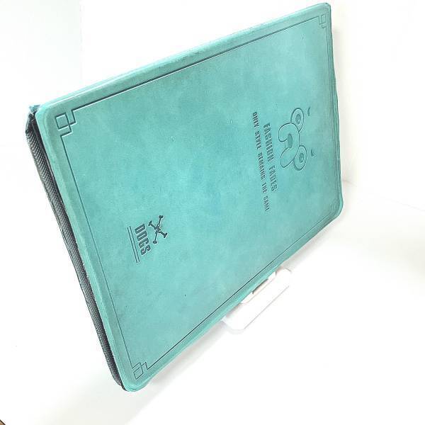 《充電しながらでOK》「110円」で「持ち運びに便利！」【セリア】“スマホスタンド”がオススメ