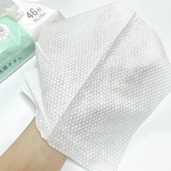 「100均だから肌ざわりは…」【セリア】で人気すぎて一時売り切れの”使い捨てタオル”が意外とスゴかった！