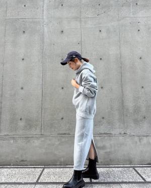 「めちゃくちゃ着回せる」「着心地が楽」【GU】全色揃えたくなる“スウェットスカート”紹介