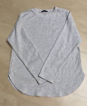 「ぽっこりお腹も隠せる！」合わせ方「無限大」ですッ♡【しまむら】肌触り◎な“細身えトップス”紹介