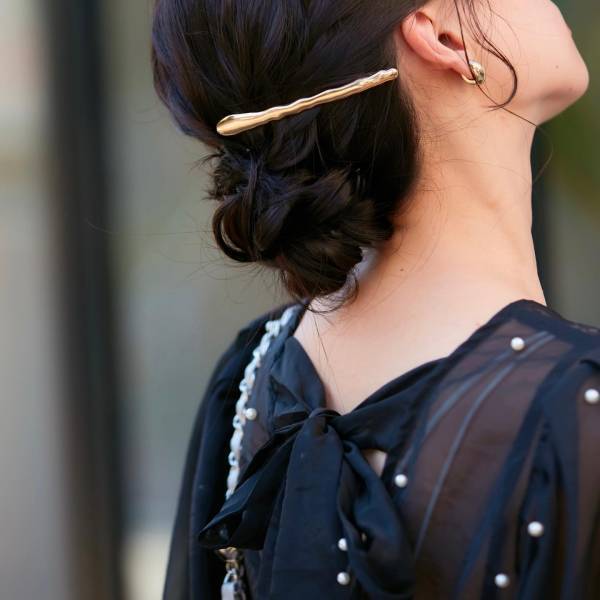 〈冬コーデのポイントに！〉ベロアリボンに、ビジューが上品♡【ヘアクリップ】