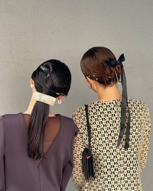 〈冬コーデのポイントに！〉ベロアリボンに、ビジューが上品♡【ヘアクリップ】