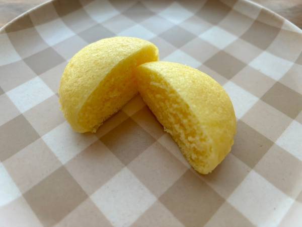 【ファミリーマート】の新作パン紹介！！「3時のおやつ」に「ふんわりもっちり食感」のひとくちバナナミルク蒸しケーキ