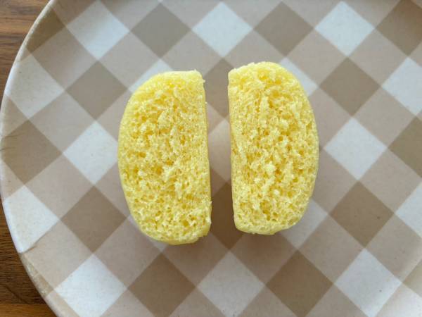 【ファミリーマート】の新作パン紹介！！「3時のおやつ」に「ふんわりもっちり食感」のひとくちバナナミルク蒸しケーキ