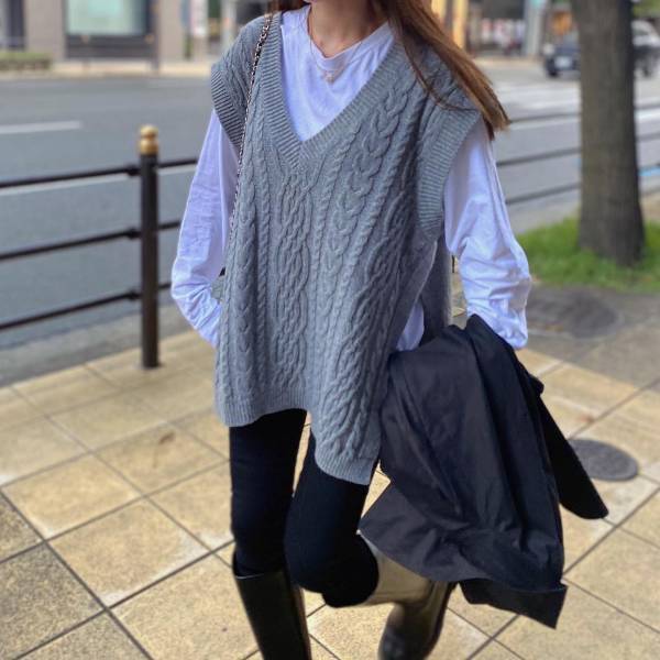 〈何枚あっても助かる！〉コーデのポイントに欲しい【ニットベスト】♡