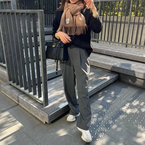 『今すぐ、買わせてくださいッ！！』【ユニクロ】SNSでも話題になった！「注目パンツ」