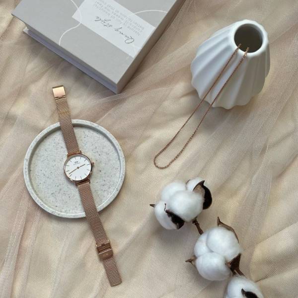 1年間頑張ったごほうびに♡【20代におすすめ】オンオフ問わず使える「おしゃれ腕時計」