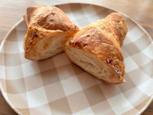 「焼いて食べるのもおすすめ」！【ファミマ新発売】「植物性由来商品」の”ソイクロワッサン”は「バランスが絶妙です」