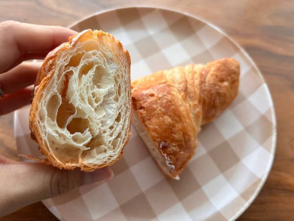 「焼いて食べるのもおすすめ」！【ファミマ新発売】「植物性由来商品」の”ソイクロワッサン”は「バランスが絶妙です」