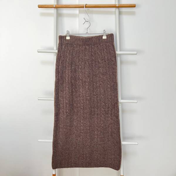 「3色買いした」「間違いないやつ」【しまむら】“ニットセットアップ”は「着回し万能」