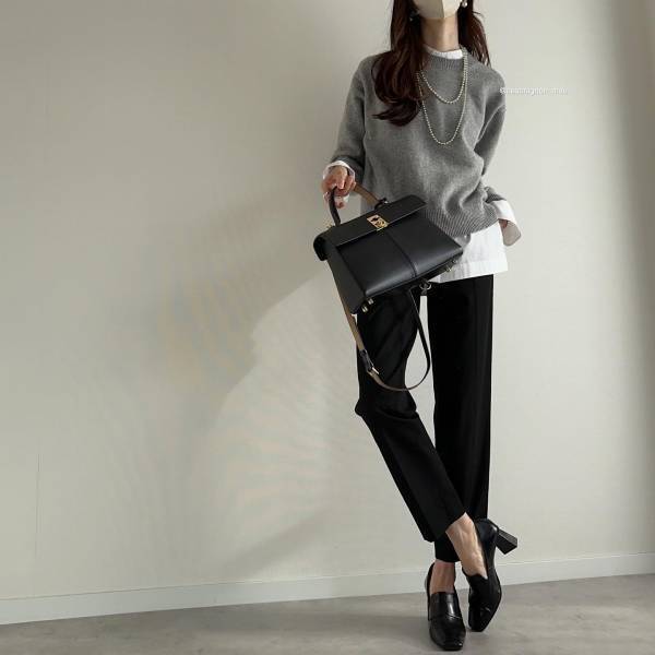 もう「6〜7本持ってる」！！「シルエット綺麗♡」【ユニクロ】『愛用している』“ブラックボトムス”着回しコーデ