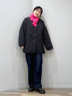 《差し色は「ピンク」が今っぽい！》パッと目をひく【マフラーコーデ術】