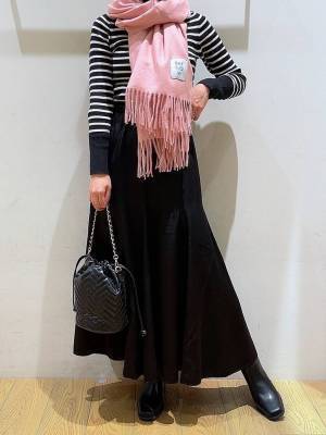 《差し色は「ピンク」が今っぽい！》パッと目をひく【マフラーコーデ術】