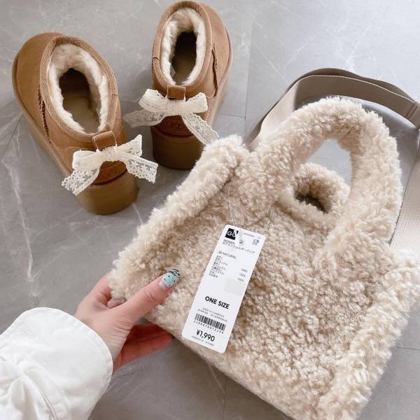 あの「大人気」バッグが待望の「再販」！！【GU】”ボアバッグ”が「おすすめ」♡