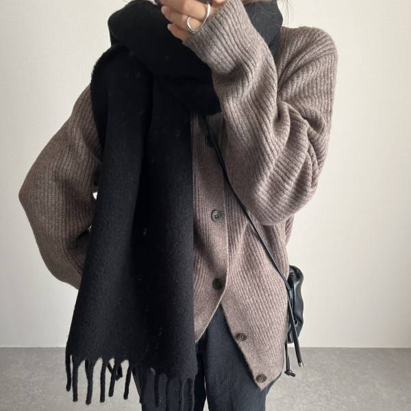 「もっちりボリューム感がかわいい！」【ユニクロ】”チャンキーストール”は「冬コーデに欠かせない」