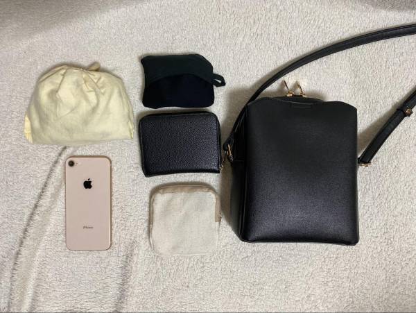 〈使いやすさ抜群〉「さまざまなシーンで大活躍」！！【しまむら】「見た目以上の収納力」ある”黒ショルダーバッグ”