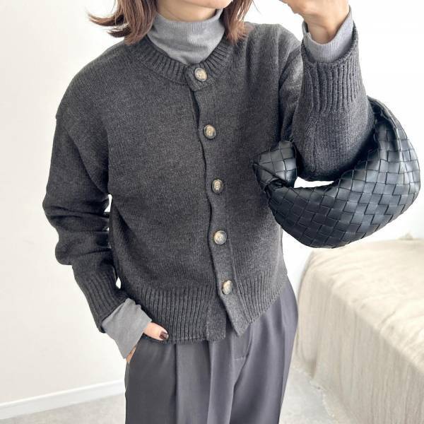冬の一軍服に♡【GU】悩める朝の救世主！ コーデをまとめる「暗色カーディガン」