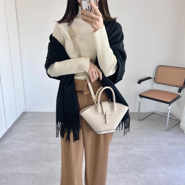 《いつも同じ巻き方 → 解決！！》おしゃれさんから学ぶ♡「マフラー活用術」