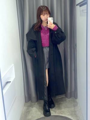 この組み合わせ最強！「ロングコート × クロップドトップス」でスタイルアップ効果◎