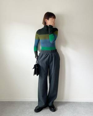 このワンポイントが重要！【ユニクロ】トレンド感◎「カラータートル」