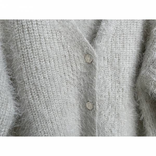 「今年っぽいスタイル」が完成♡冬はやっぱり「白ニット」【アベイル】フワフワが「たまらない」”フェザーラメニット”特集