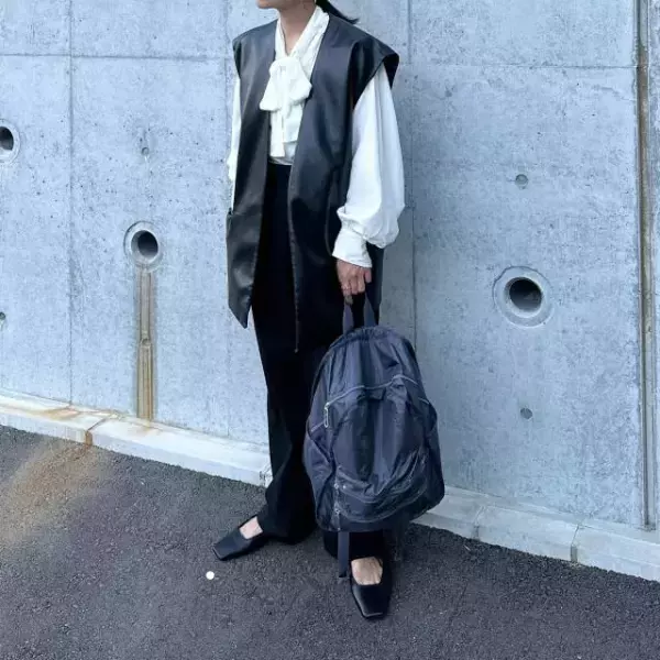 「最近よく聞く“ジレ”ってなに…！？」「何となく知ってるけど…」普段のコーデにプラスして“華やか”にできるアイテムを解説します！