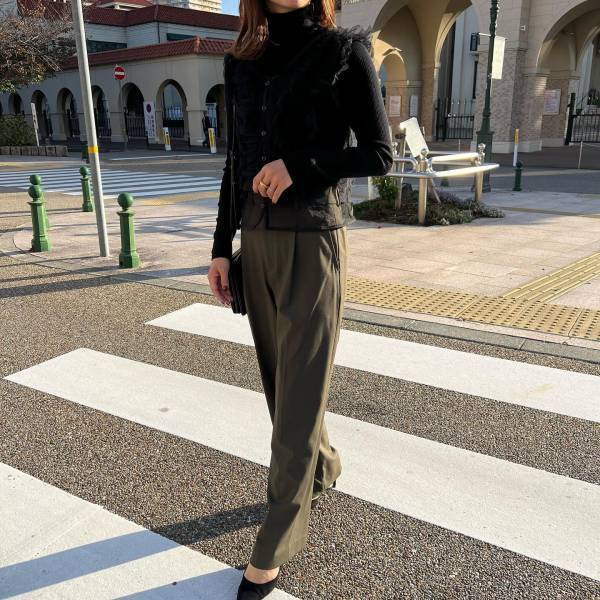 「やっぱりグレーが出番多かった」♡♡【ユニクロ】「年中使える」“タックワイドボトムス”コーデ紹介