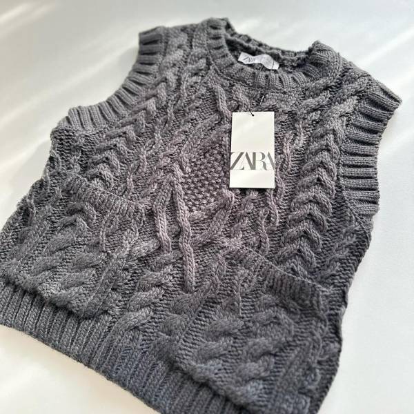 「想像以上」の「可愛さ」に思わずうっとり…♡『重ね着が◎』【ZARA】の《グレーニットベスト》2選紹介！！