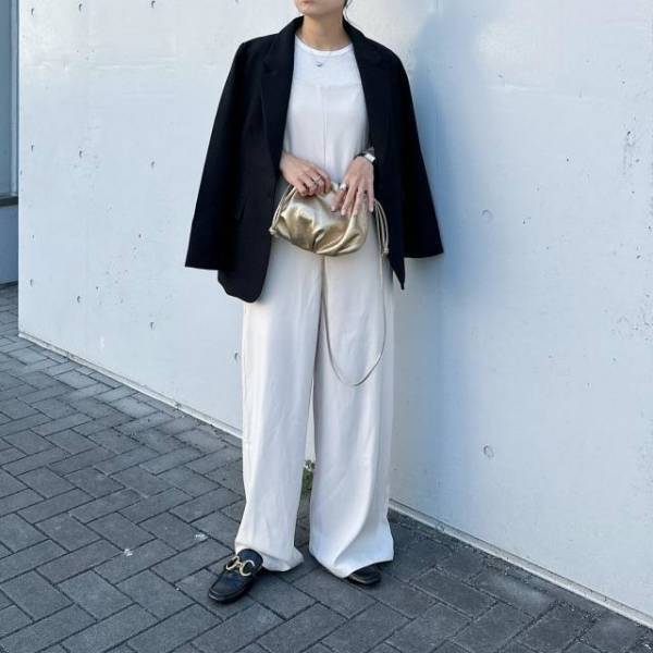 コレ「1着は持っていたいッ！！」「太って見えない！」【ホワイトボトムス】“着こなしコーデ”4選