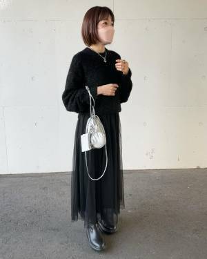 「これめっちゃ可愛いぃぃ」♡「ありがたいやつ」【GU】の「新作のシャイニーセーター」で”オールブラックコーデ”♡