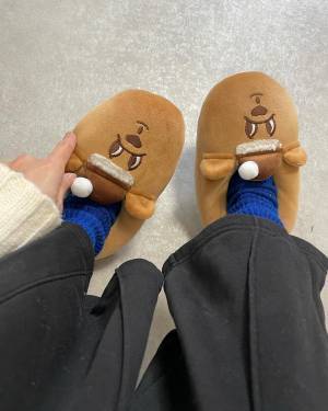 「ふわふわ」で「もっこもこ」♡「買っておけばよかった…」【しまむら】の〈あったか靴〉”2選”