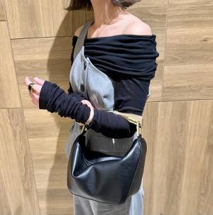 「ずーっと狙ってた」「このくしゅくしゅ感がたまらなく可愛くて」♡【ZARA】大人可愛いオフショルトップス