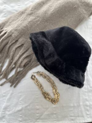 ＜韓国で大人気＞「KPOPアイドル多数愛用中」！！【VARZAR】「もこもこ♡」“あったか帽子”紹介