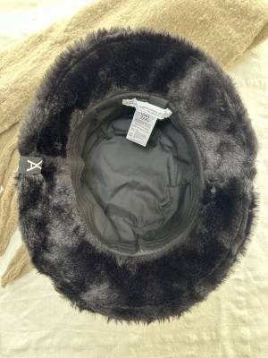 ＜韓国で大人気＞「KPOPアイドル多数愛用中」！！【VARZAR】「もこもこ♡」“あったか帽子”紹介